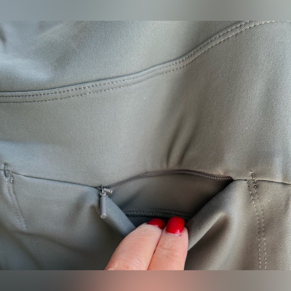 Athleta - Highlands Hybrid Cargo 11 Tight - NWT -Green size 26 - Picture 9 of 15